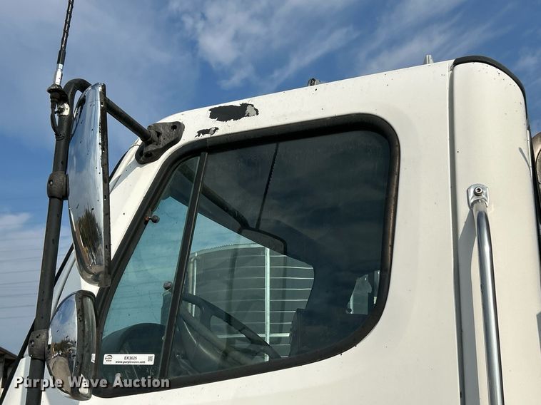 image for item EK3626 2006 Freightliner Business Class M2 oil distributor truck