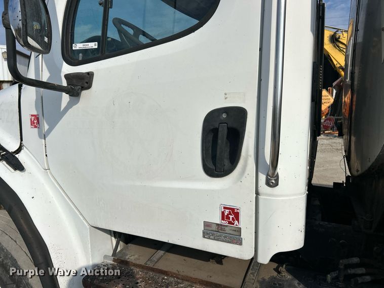 image for item EK3626 2006 Freightliner Business Class M2 oil distributor truck