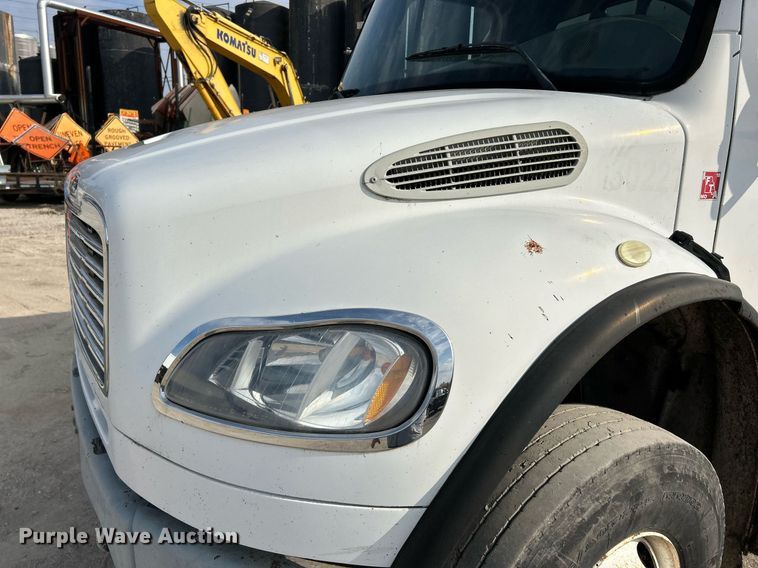 image for item EK3626 2006 Freightliner Business Class M2 oil distributor truck