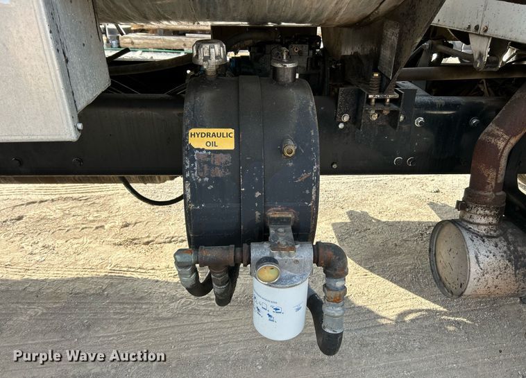 image for item EK3626 2006 Freightliner Business Class M2 oil distributor truck