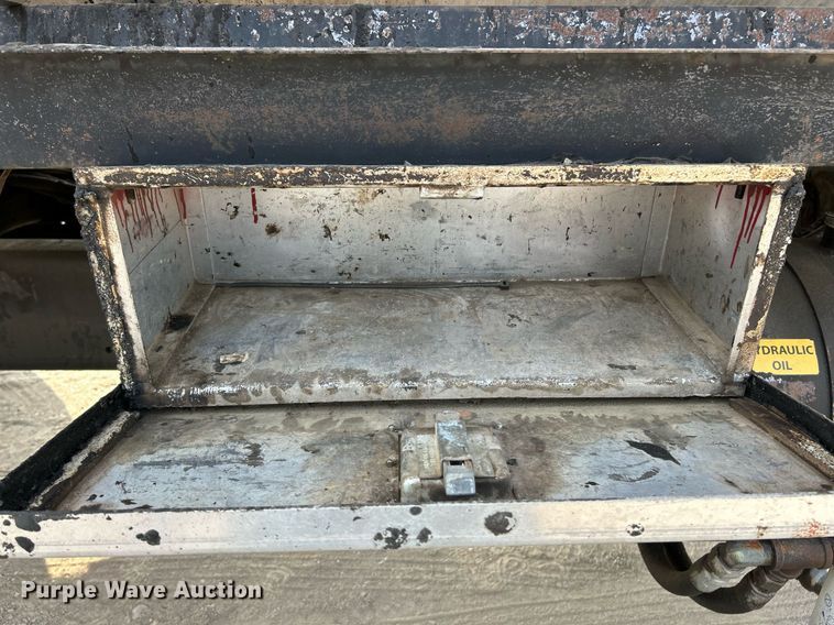 image for item EK3626 2006 Freightliner Business Class M2 oil distributor truck