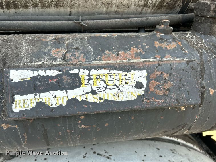 image for item EK3626 2006 Freightliner Business Class M2 oil distributor truck