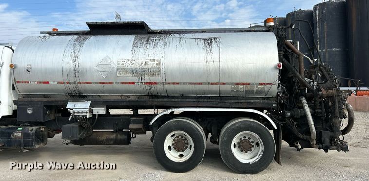 image for item EK3626 2006 Freightliner Business Class M2 oil distributor truck