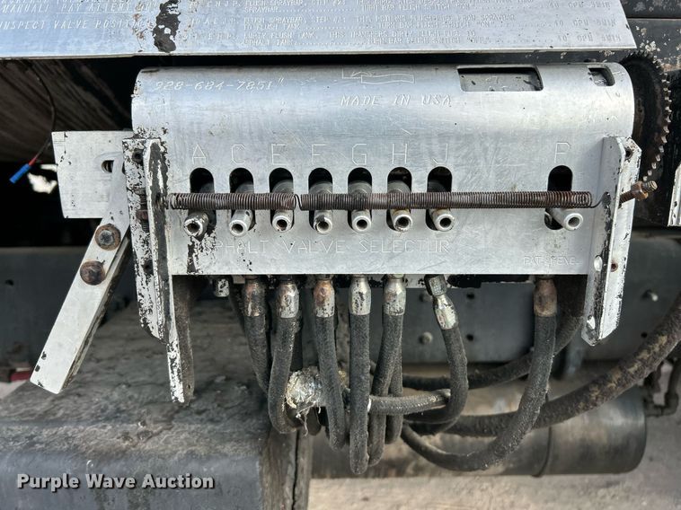 image for item EK3626 2006 Freightliner Business Class M2 oil distributor truck