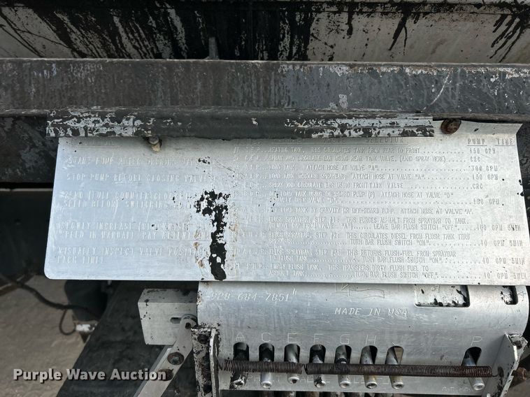 image for item EK3626 2006 Freightliner Business Class M2 oil distributor truck