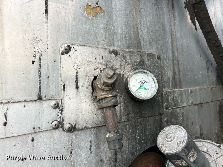 image for item EK3626 2006 Freightliner Business Class M2 oil distributor truck