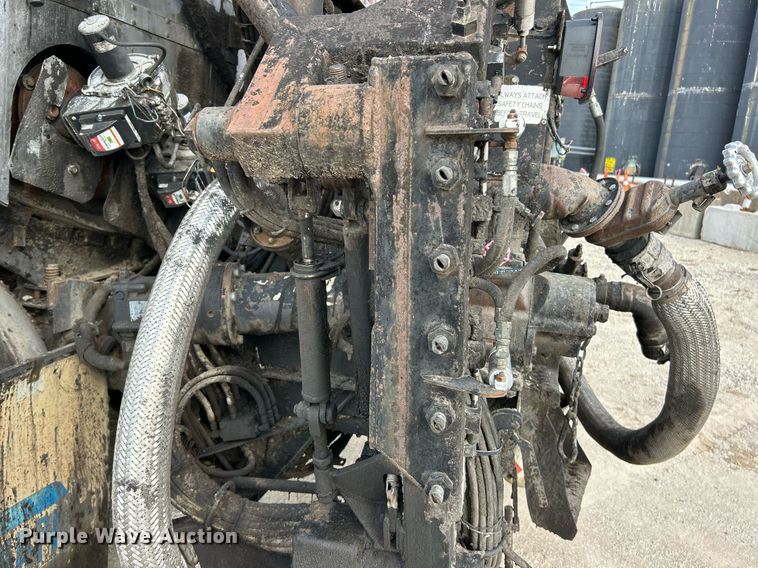 image for item EK3626 2006 Freightliner Business Class M2 oil distributor truck