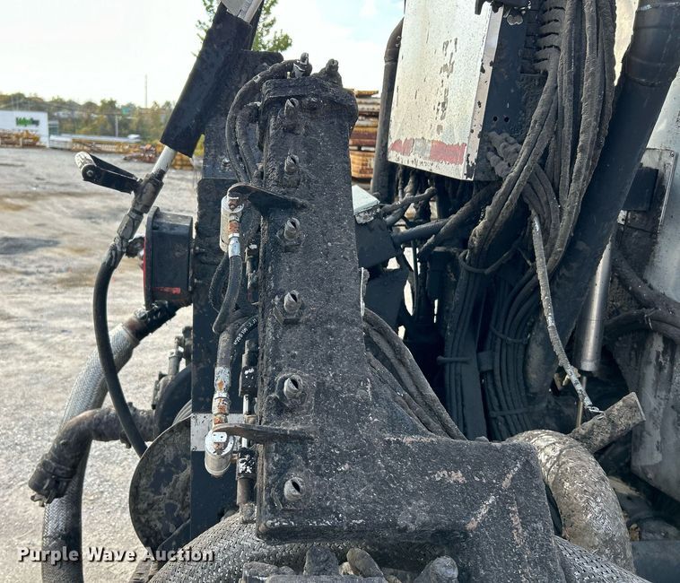 image for item EK3626 2006 Freightliner Business Class M2 oil distributor truck