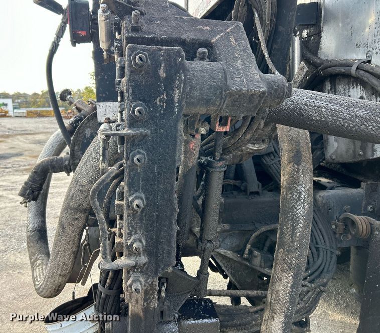 image for item EK3626 2006 Freightliner Business Class M2 oil distributor truck