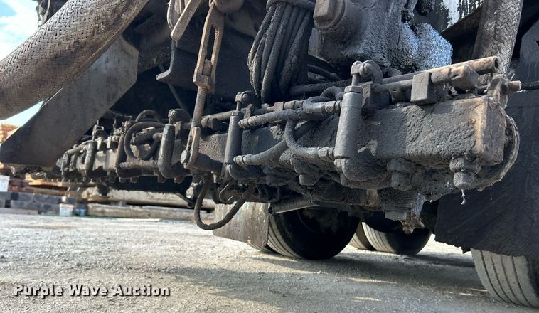 image for item EK3626 2006 Freightliner Business Class M2 oil distributor truck