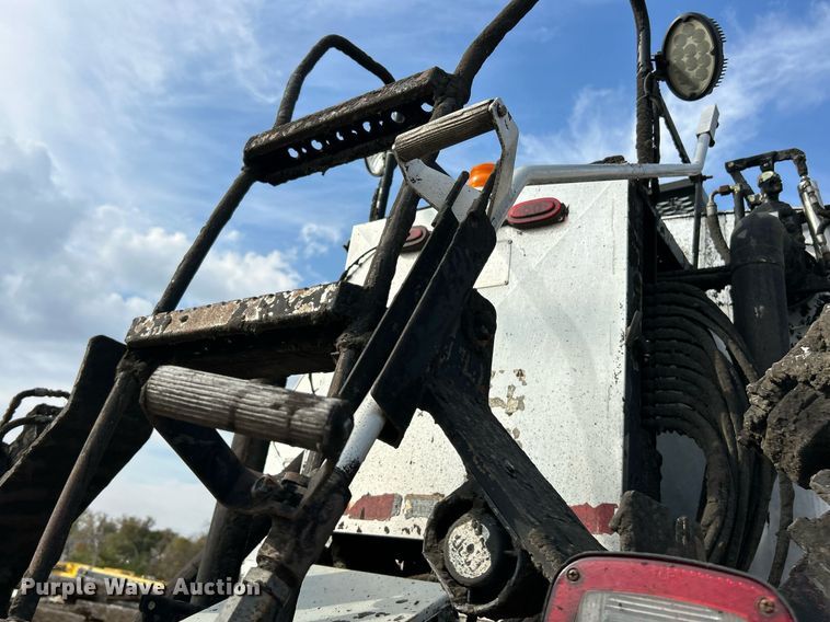 image for item EK3626 2006 Freightliner Business Class M2 oil distributor truck