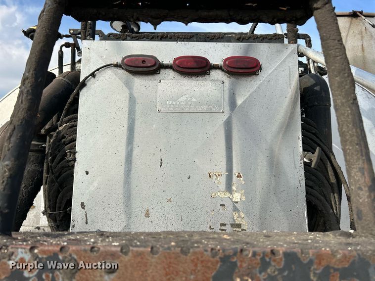 image for item EK3626 2006 Freightliner Business Class M2 oil distributor truck