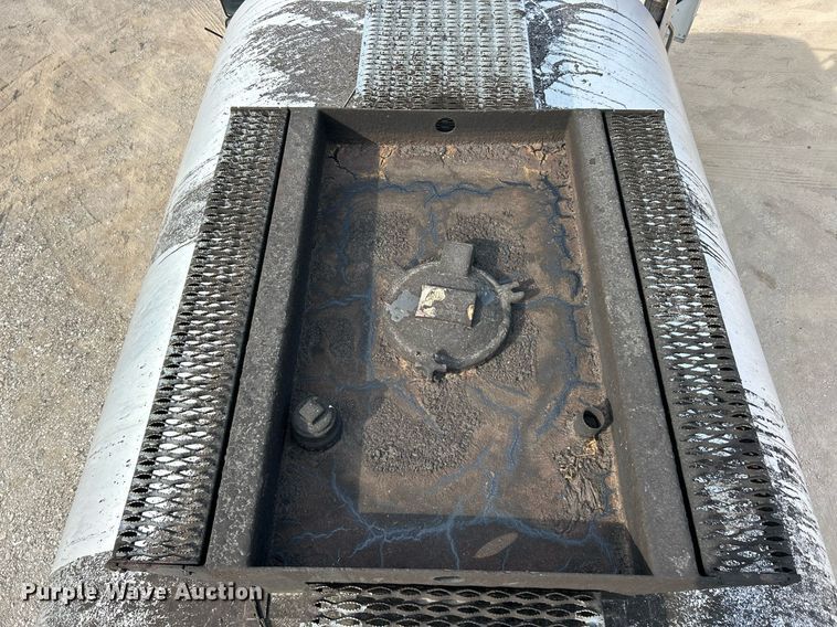 image for item EK3626 2006 Freightliner Business Class M2 oil distributor truck