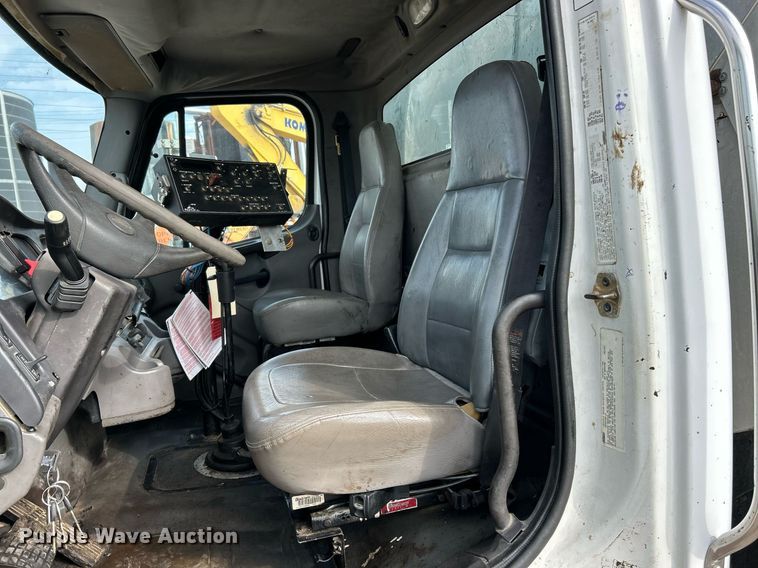 image for item EK3626 2006 Freightliner Business Class M2 oil distributor truck