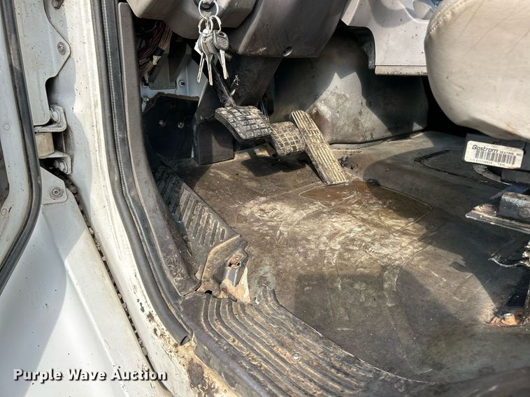 image for item EK3626 2006 Freightliner Business Class M2 oil distributor truck