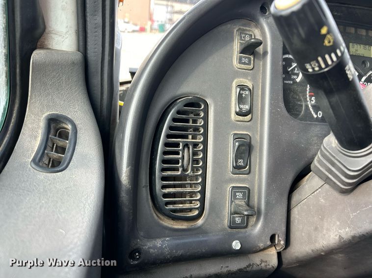 image for item EK3626 2006 Freightliner Business Class M2 oil distributor truck