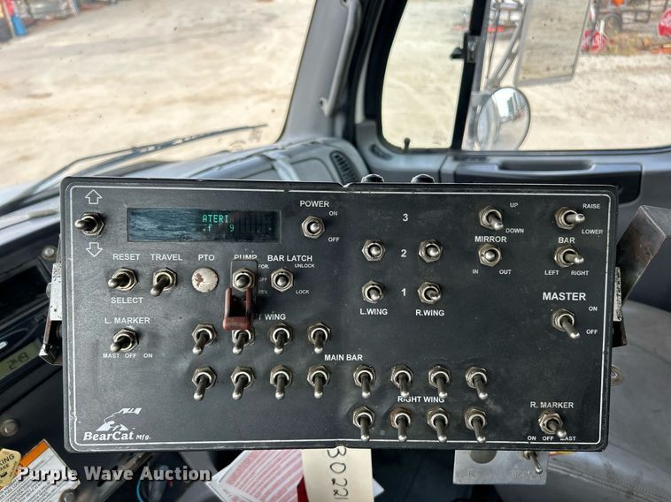 image for item EK3626 2006 Freightliner Business Class M2 oil distributor truck