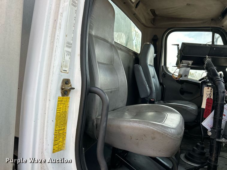 image for item EK3626 2006 Freightliner Business Class M2 oil distributor truck