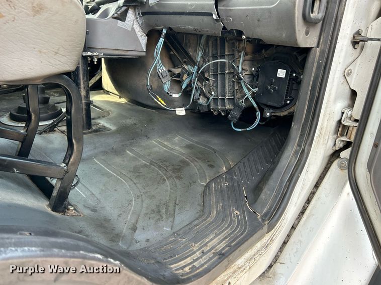 image for item EK3626 2006 Freightliner Business Class M2 oil distributor truck