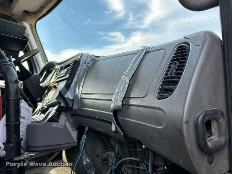 image for item EK3626 2006 Freightliner Business Class M2 oil distributor truck