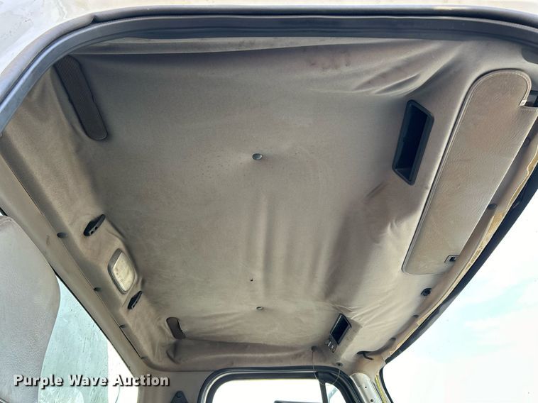 image for item EK3626 2006 Freightliner Business Class M2 oil distributor truck