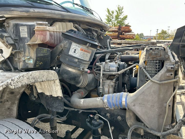 image for item EK3626 2006 Freightliner Business Class M2 oil distributor truck