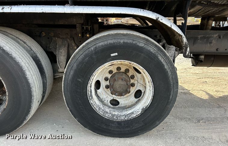 image for item EK3626 2006 Freightliner Business Class M2 oil distributor truck