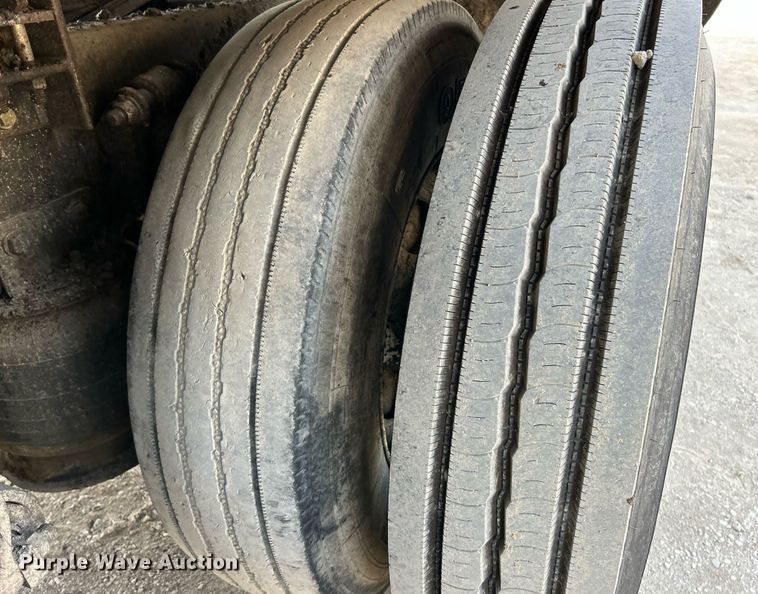 image for item EK3626 2006 Freightliner Business Class M2 oil distributor truck