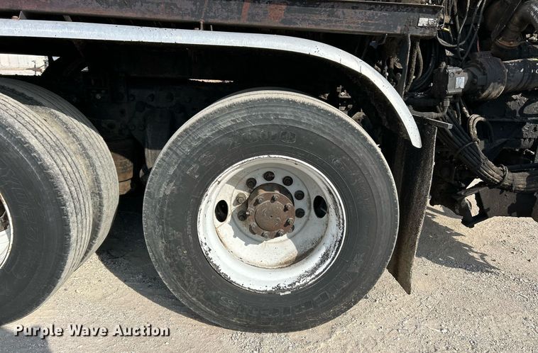 image for item EK3626 2006 Freightliner Business Class M2 oil distributor truck