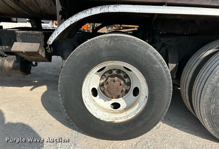 image for item EK3626 2006 Freightliner Business Class M2 oil distributor truck