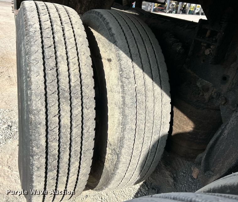 image for item EK3626 2006 Freightliner Business Class M2 oil distributor truck