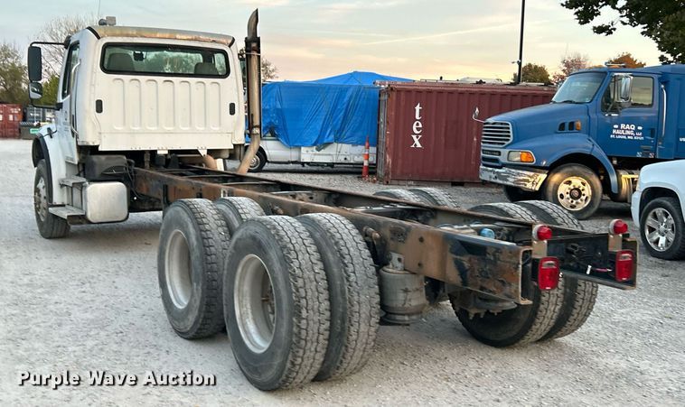 image for item EK3645 2005 Freightliner Business Class M2 106 truck cab and chassis