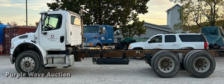 image for item EK3645 2005 Freightliner Business Class M2 106 truck cab and chassis