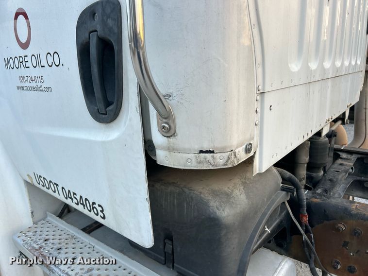 image for item EK3645 2005 Freightliner Business Class M2 106 truck cab and chassis