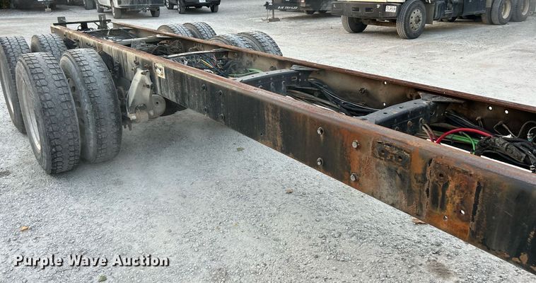 image for item EK3645 2005 Freightliner Business Class M2 106 truck cab and chassis