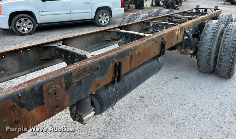 image for item EK3645 2005 Freightliner Business Class M2 106 truck cab and chassis