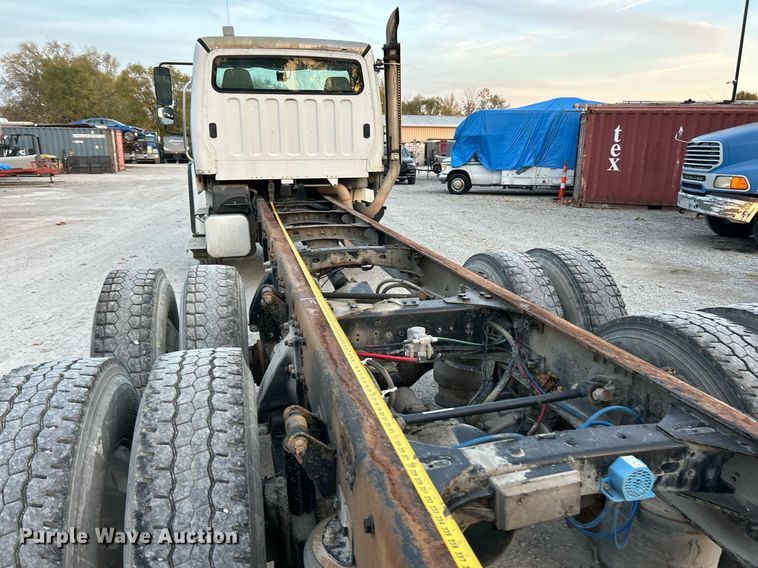 image for item EK3645 2005 Freightliner Business Class M2 106 truck cab and chassis