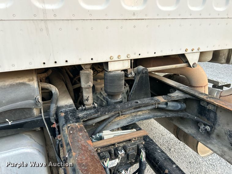 image for item EK3645 2005 Freightliner Business Class M2 106 truck cab and chassis