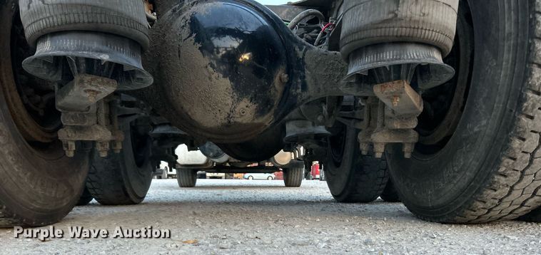 image for item EK3645 2005 Freightliner Business Class M2 106 truck cab and chassis