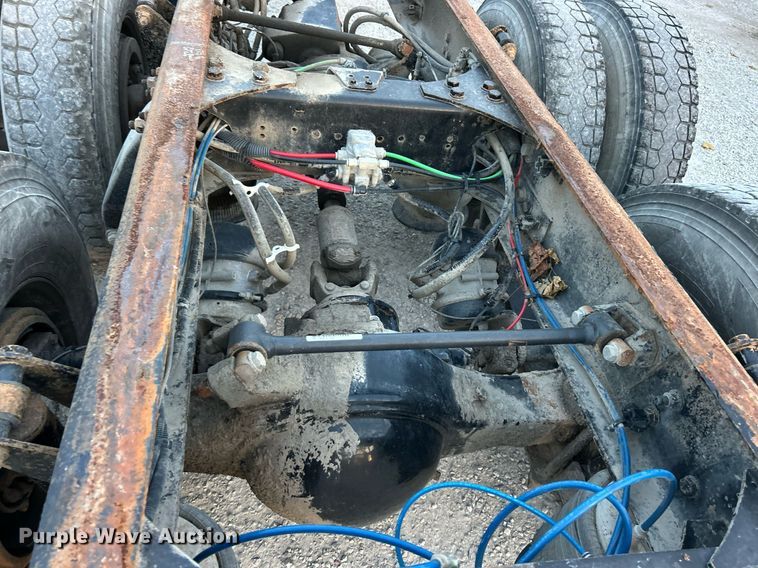 image for item EK3645 2005 Freightliner Business Class M2 106 truck cab and chassis