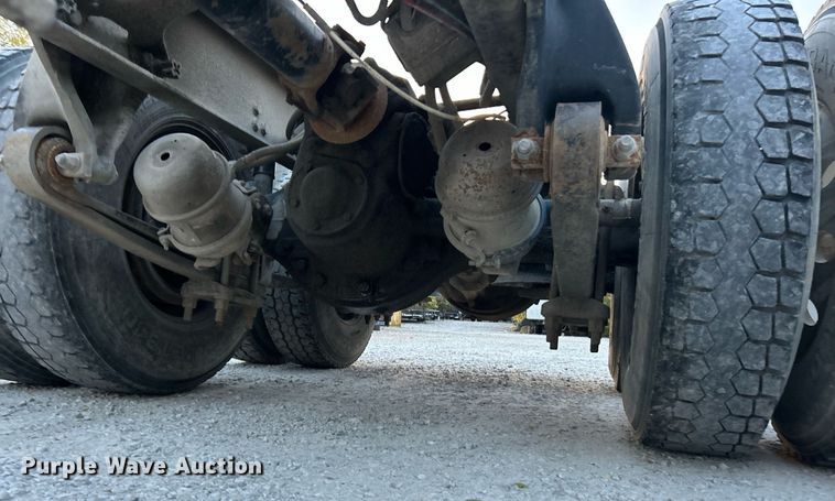 image for item EK3645 2005 Freightliner Business Class M2 106 truck cab and chassis