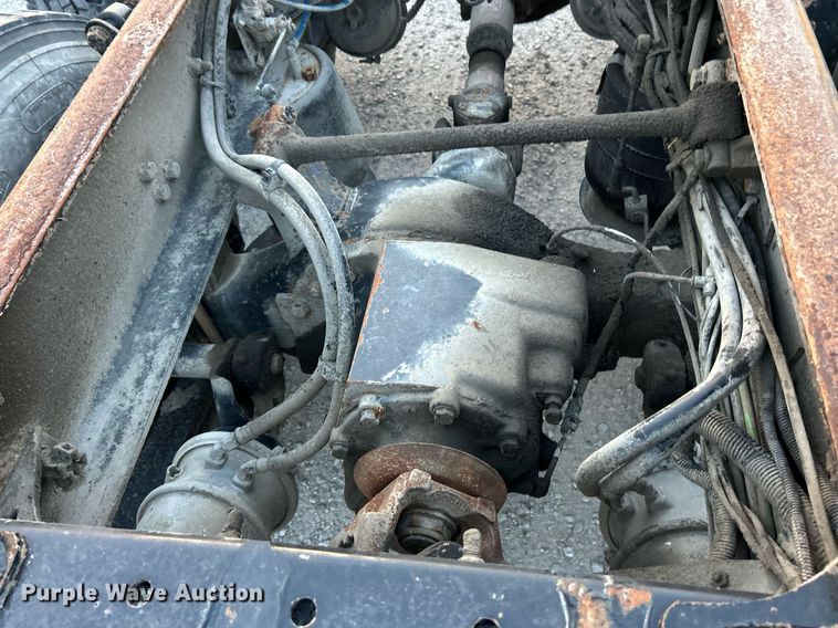 image for item EK3645 2005 Freightliner Business Class M2 106 truck cab and chassis