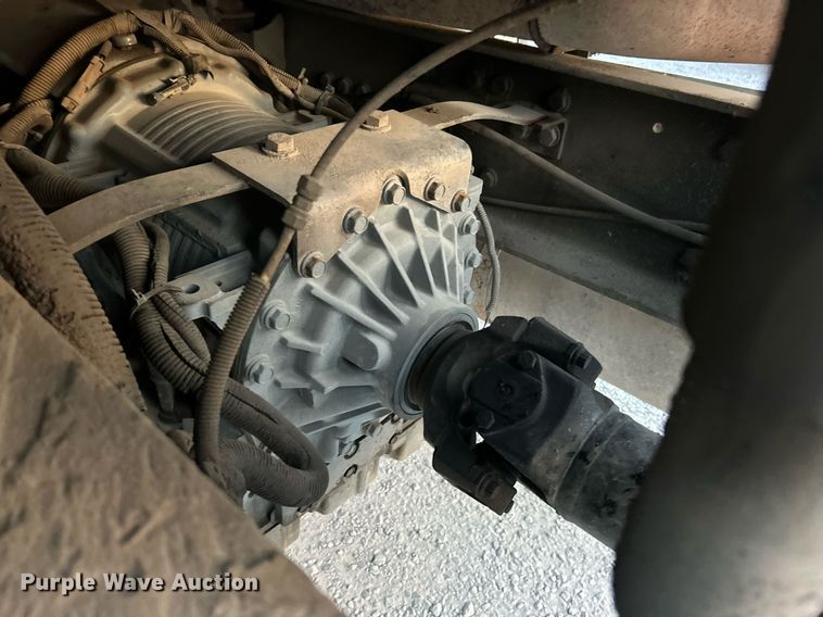 image for item EK3645 2005 Freightliner Business Class M2 106 truck cab and chassis