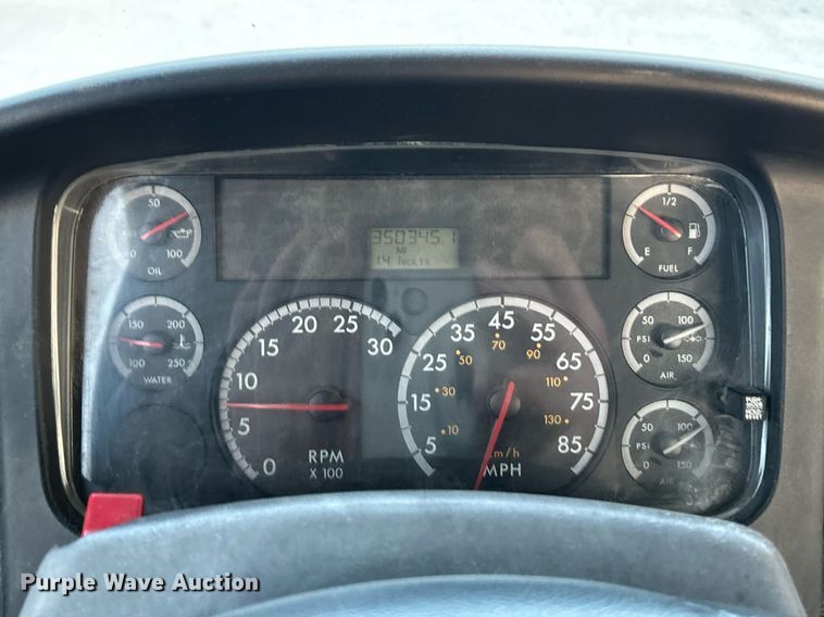 image for item EK3645 2005 Freightliner Business Class M2 106 truck cab and chassis