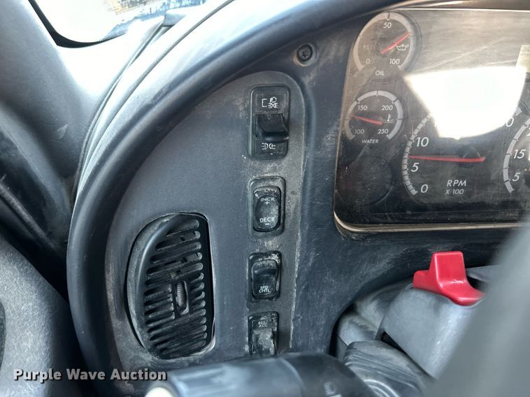 image for item EK3645 2005 Freightliner Business Class M2 106 truck cab and chassis