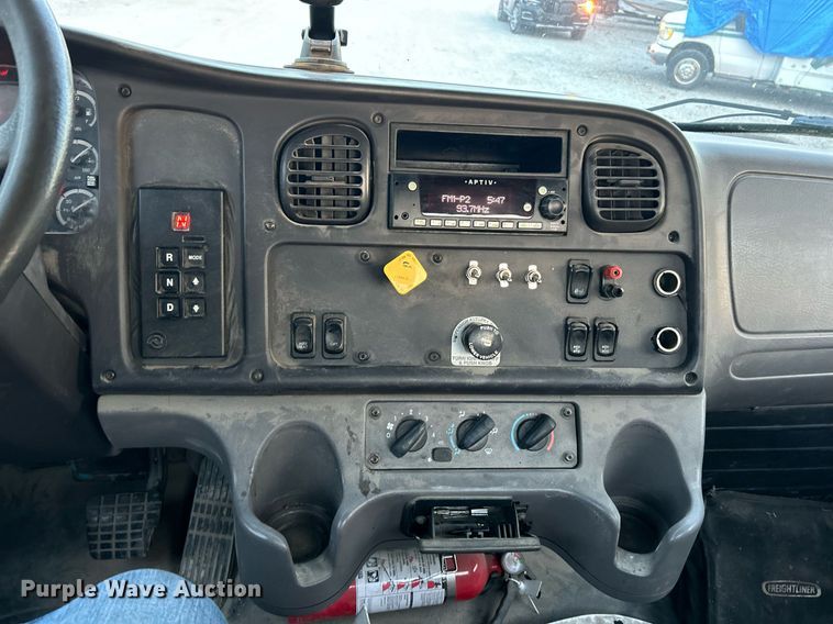 image for item EK3645 2005 Freightliner Business Class M2 106 truck cab and chassis