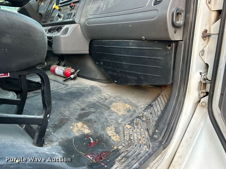 image for item EK3645 2005 Freightliner Business Class M2 106 truck cab and chassis