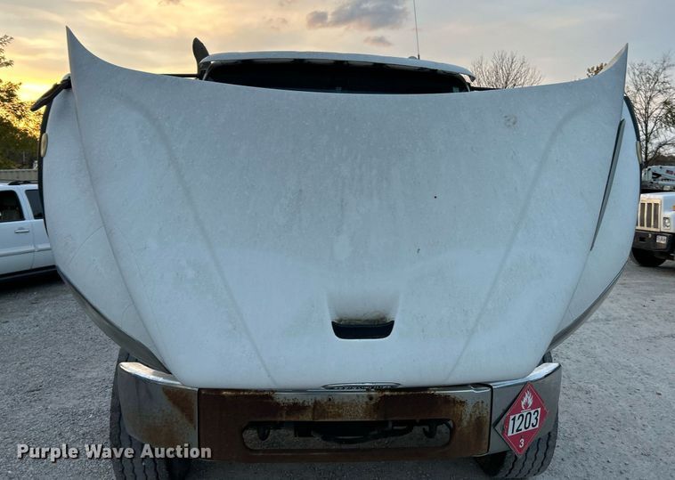 image for item EK3645 2005 Freightliner Business Class M2 106 truck cab and chassis