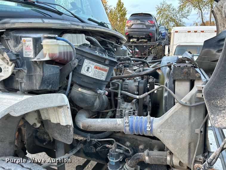 image for item EK3645 2005 Freightliner Business Class M2 106 truck cab and chassis