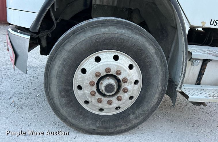 image for item EK3645 2005 Freightliner Business Class M2 106 truck cab and chassis